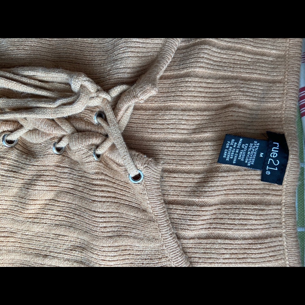 Cropped sweater - Picture 2 of 2